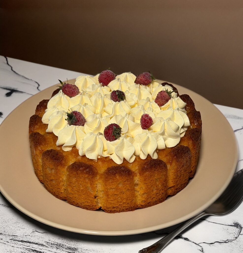 Soffice dorata con ciuffi di Chantilly