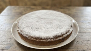Crostata al limone: la ricetta classica con frolla burrosa e crema al limone